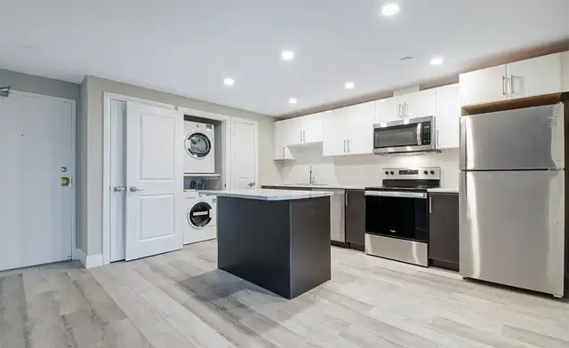 2200 Sherobee - 2  Bedroom Deluxe for Rent in Mississauga