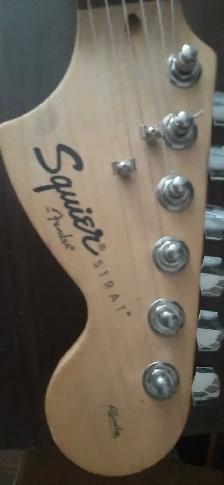 FENDER ELECTRIC GUITAR with AMP & CORD   $500 - Photo 4