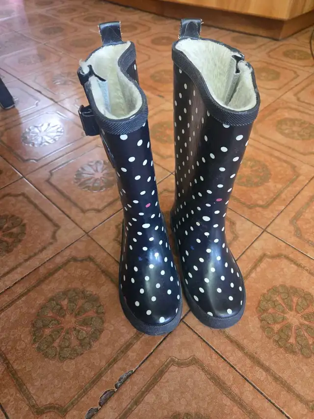 toddler rain boots $5 each pair