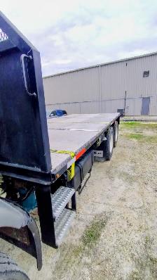 Flatbed truck - Photo 6