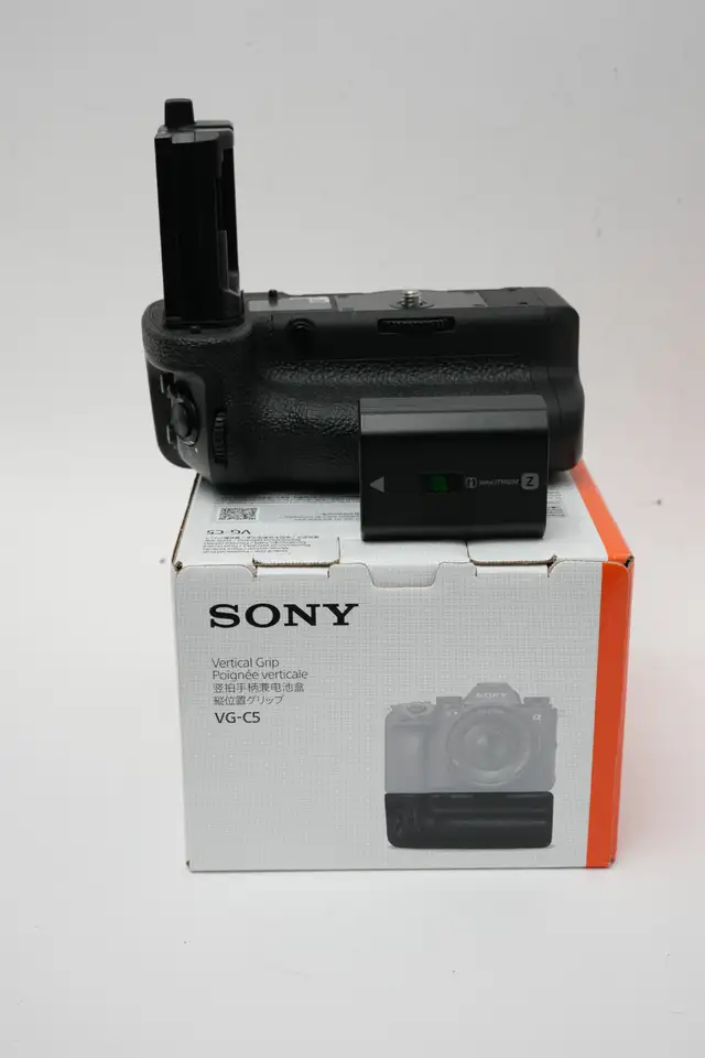 Sony Vertical Battery Grip VG-C5 for A9iii or A5ii like New/box