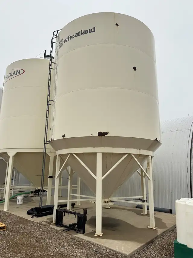 Grain/Water Bin