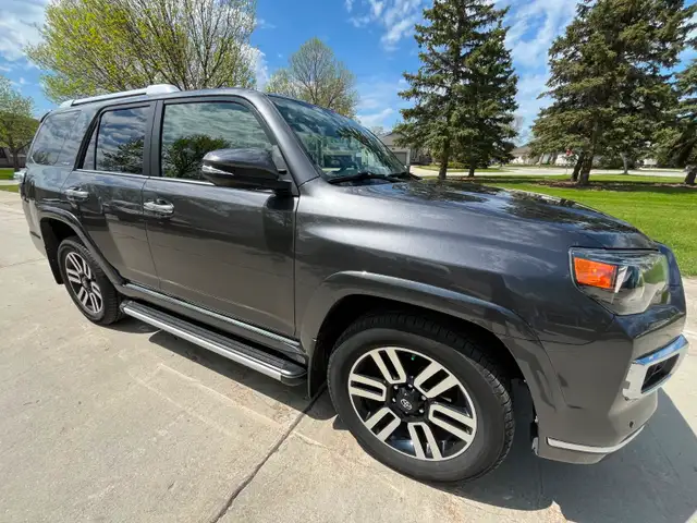TOYOTA 4RUNNER LIMITED - MINT & LOW KMS