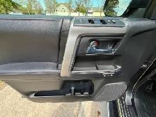 TOYOTA 4RUNNER LIMITED - MINT & LOW KMS - Photo 12