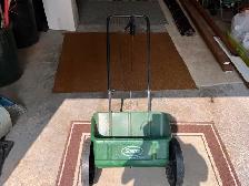 Scott’s Lawn Fertilizer Drop Spreader
