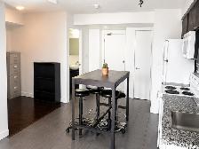 1 Bed   Den - Condo for Lease – CityPlace - CN Tower View - Photo 3