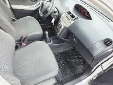 2010 Toyota Yaris Manual Low Kilometer Remote Starter AC - Photo 12