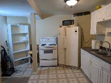 Large 1 bed room basement , private entrance - Photo 4