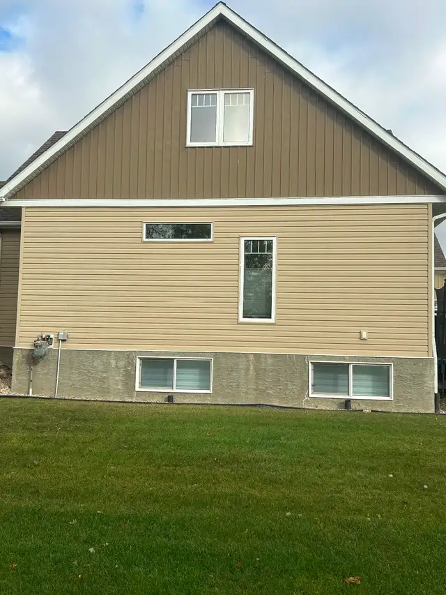 Looking for siding crew