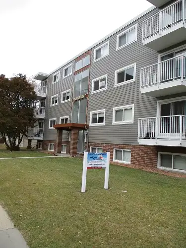 Across from Hospital! Top Floor Unit! Pet Friendly!