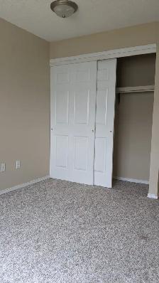 Across from Hospital! Top Floor Unit! Pet Friendly! - Photo 8