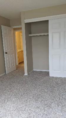 Across from Hospital! Top Floor Unit! Pet Friendly! - Photo 9