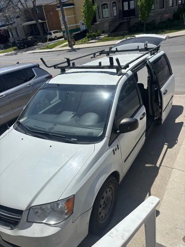 2015 Dodge Grand Caravan with two sets of Mint condition tires