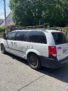 2015 Dodge Grand Caravan with two sets of Mint condition tires - Photo 3