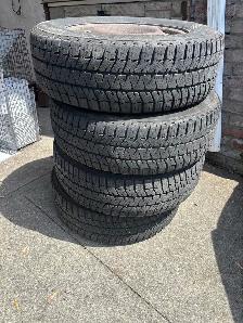 2015 Dodge Grand Caravan with two sets of Mint condition tires - Photo 6