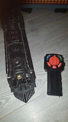 Lionel Polar Express Train Set – Battery Operated, Track & Remot - Photo 3