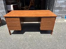 Large Desk - Photo 2