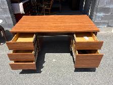 Large Desk - Photo 6