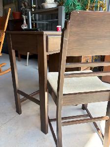 Kids Desk and Chair - Photo 3