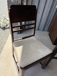 Kids Desk and Chair - Photo 8