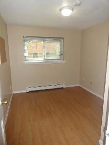 SHORT WALK TO CONESTOGA COLLEGE -STUDENT ROOMS FOR RENT - Photo 7