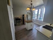 2 bdrm   den 2nd for suite. Heat & water included - Photo 2