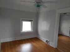 2 bdrm   den 2nd for suite. Heat & water included - Photo 5