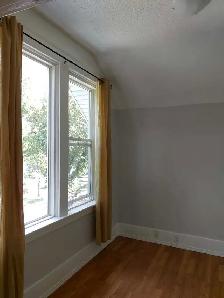 2 bdrm   den 2nd for suite. Heat & water included - Photo 6
