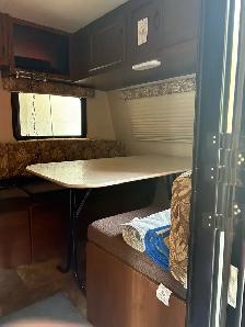 travel trailer - Photo 2