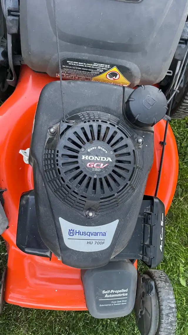 Husqvarna 22' Self-Propelled Lawn Mower - Honda GCV160 Engine