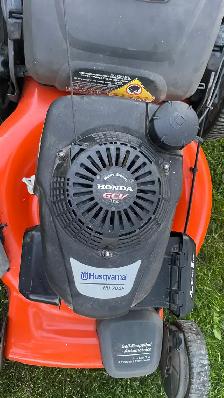 Husqvarna 22' Self-Propelled Lawn Mower - Honda GCV160 Engine