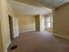 CHEERFUL, SPACIOUS 2BR IN HEART OF WATERLOO - Photo 5