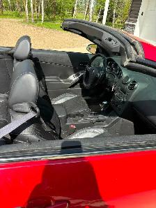 Enjoy summer in this convertible - Photo 4