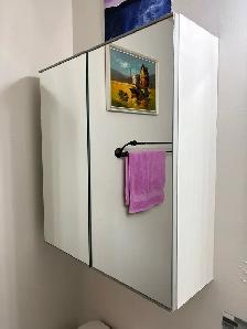 Large Medicine Cabinet - Photo 3