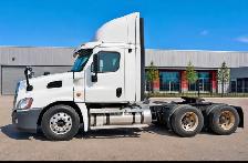 2013 Frightliner Cascadia Day Cab Manual - Photo 2