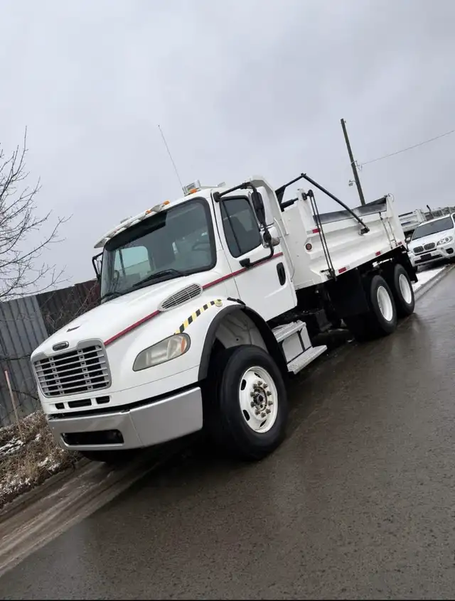 2006 Frightliner Tandem Dump Truck Automatic
