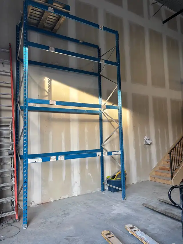 Industrial pallet racking
