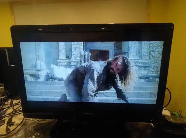 32 Inch LCD Philips HD TV Monitor HDMI input and surround sound