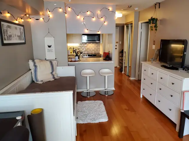 Condo for rent - 633 Bay Street - Bedroom and Solarium