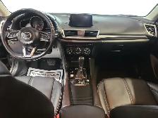 2017 Mazda MAZDA3 SE - Photo 12