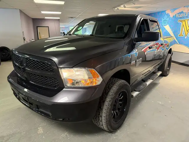 2019 Ram 1500 Classic SLT 4x4 Crew Cab 6'4' Box