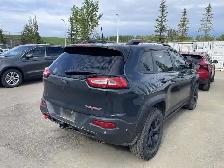 2016 Jeep Cherokee Trailhawk 3.2L | Technology Package - Photo 5