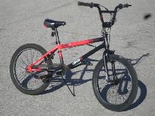 LIKE NEW BOY'S 20' HYPER SPINNER PRO MODEL STUNT BMX BIKE! - Photo 2