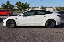 2022 Tesla Model 3 - Photo 3