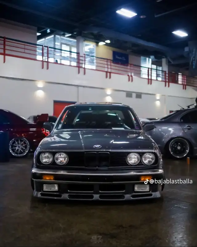 1987 BMW  323is