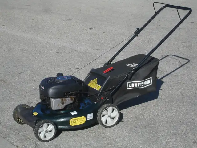 LIKE NEW 3 IN 1 21' BRIGGS & STRATON 6.75HP/190CC LAWNMOWER!