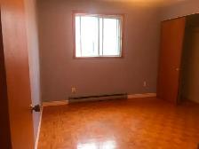 URGENT  -1 Jul, $700-1000  Lachine Ouest Bord de l'eau - Photo 3