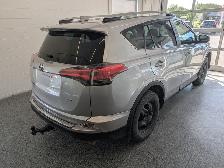2018 Toyota RAV4 LE - Photo 3