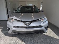 2018 Toyota RAV4 LE - Photo 5