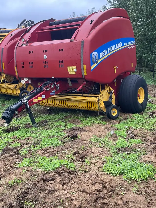 New Holland RB560
